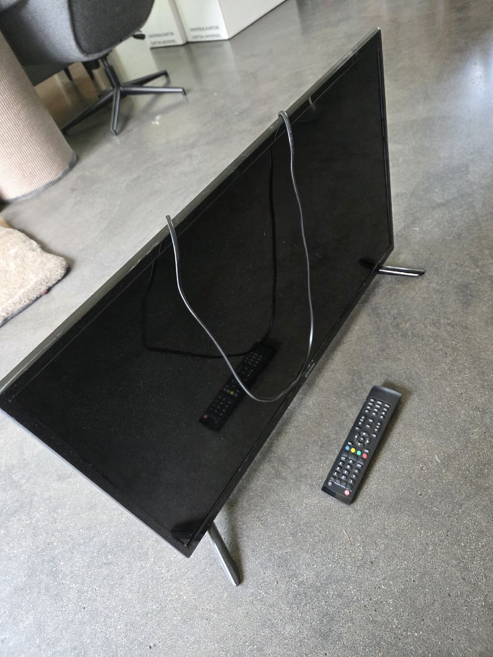 Fernseher: Dyon Live 32 Pro – Defekt aus Gelterkinden von pablopolsini
