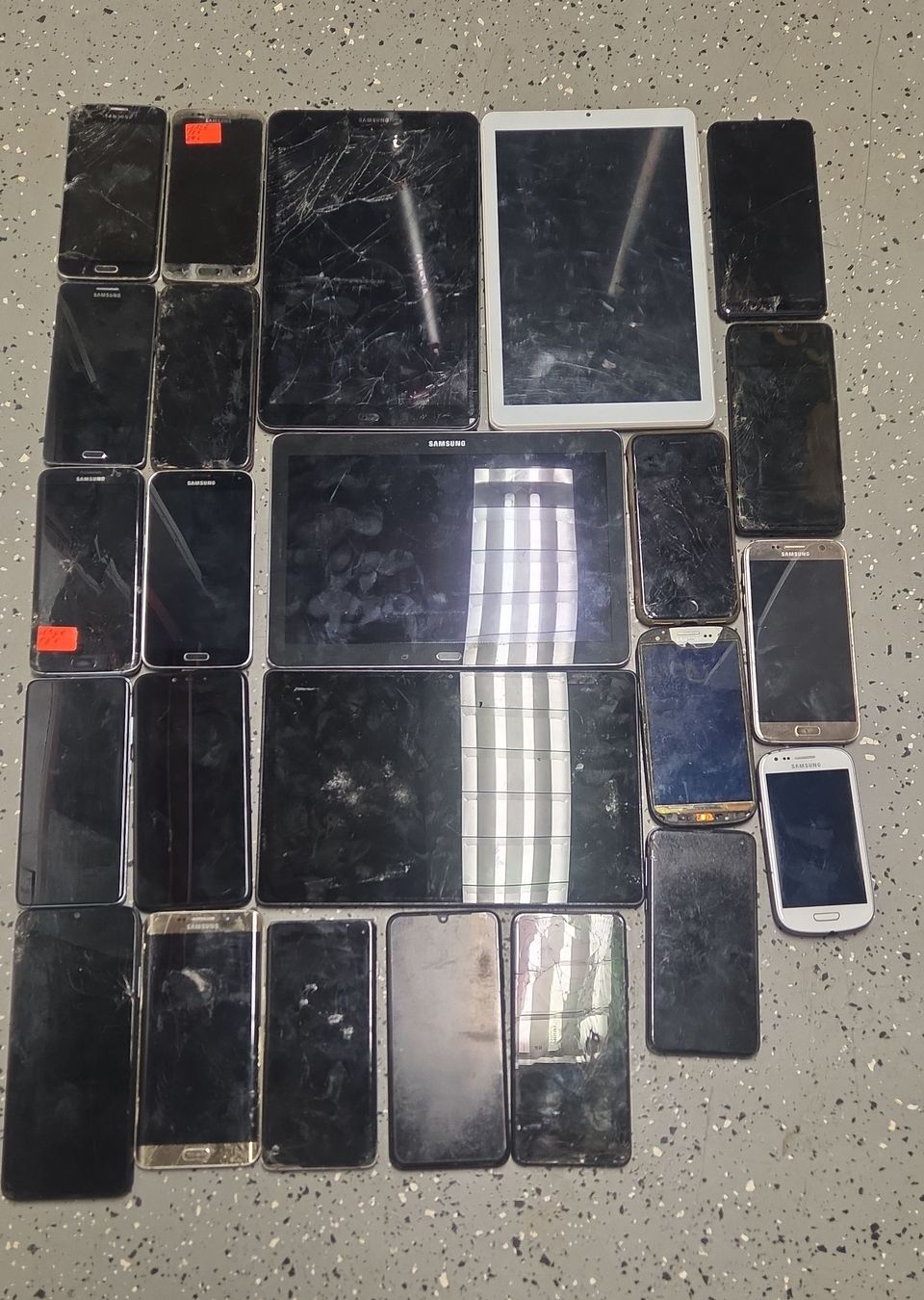 Samsung Portables: Konvolut Smartphones und Tablets defekt – Défectueux à Oberbipp par Hase1312