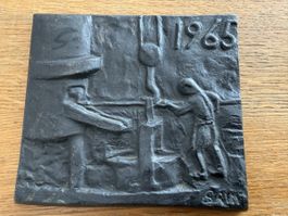 Antikes Kunstguss Relief 1965 Guss Relief Briefbeschwerer