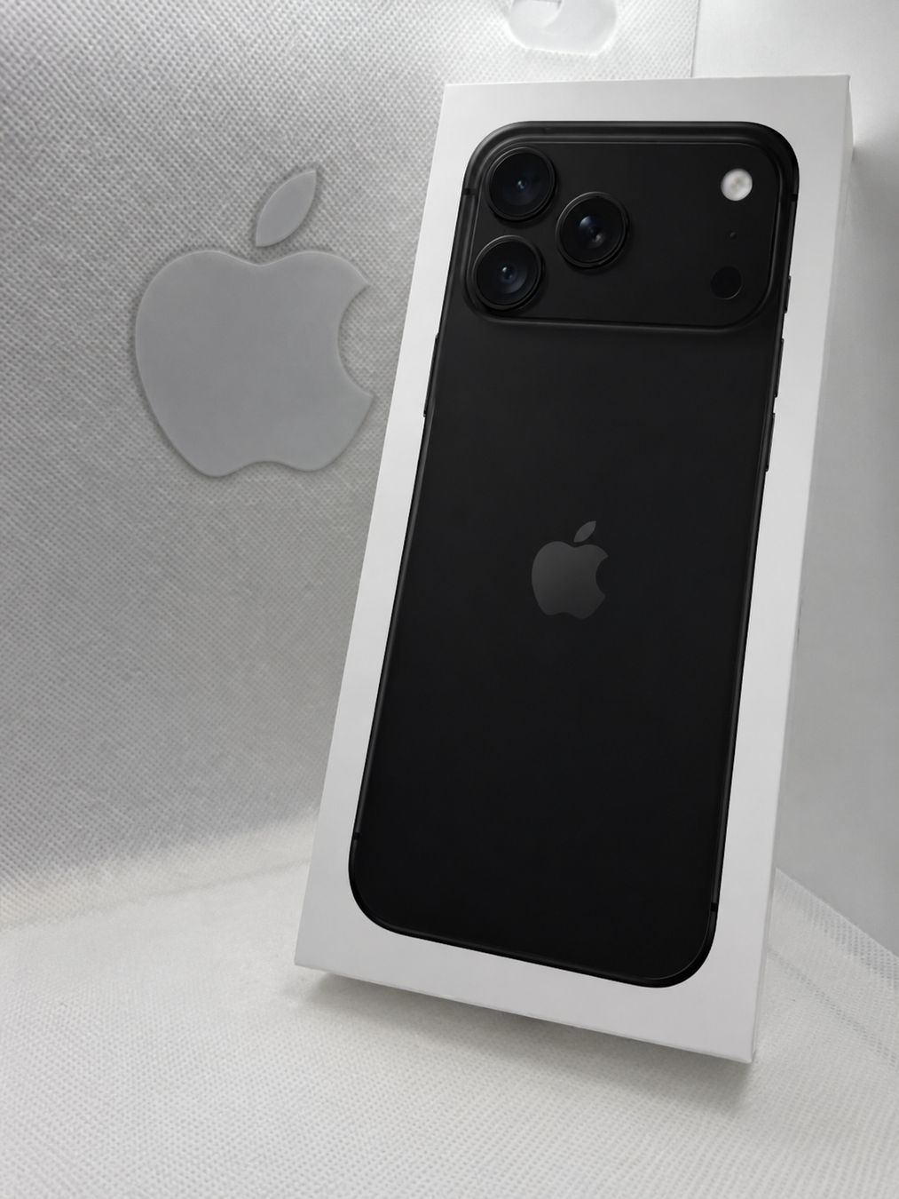 Handys / Smartphones: IPHONE 18 PRO MAX BLACK – Neu und originalverpackt aus Herisau von agr_klq6
