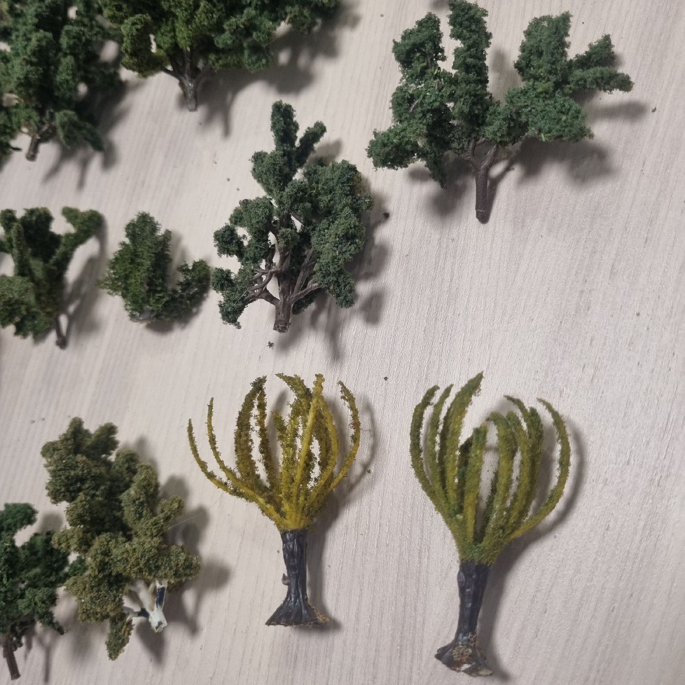 Modelleisenbahnen: 24xN Bäume – Gebraucht aus Männedorf von Modellbau-wyss 1