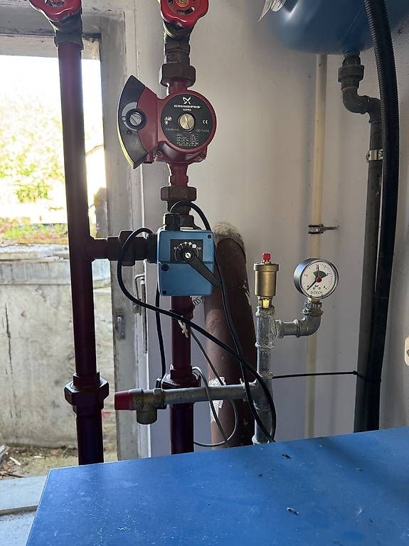 Radiatori: Komplette Heizungsanlage – Usato da Münchwilen AG venduto da me2work 2