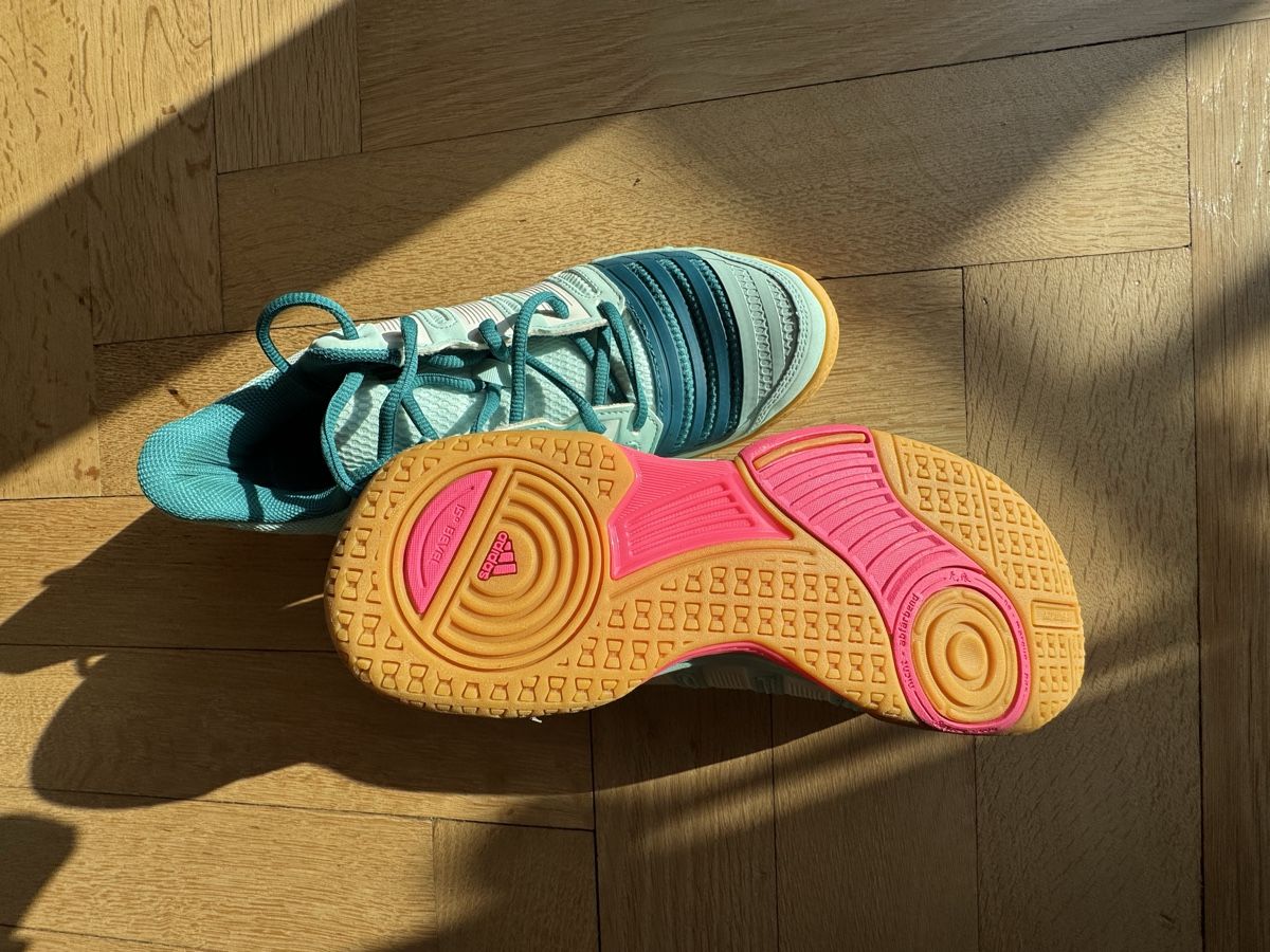 Adidas Scarpe da donna: adidas Hallen-/ Sportschuhe – Nuovo (secondo la descrizione) da Niederteufen venduto da adeca02 1