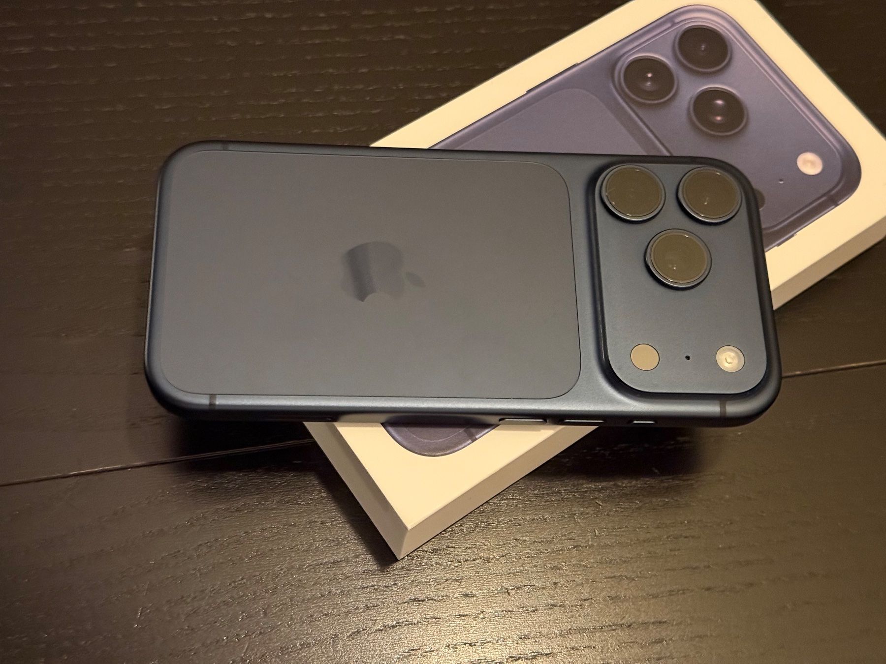 Apple Telefoni cellulari / Smartphones: Apple iPhone 17 Pro, Deep Blue, 256GB – Usato da Adelboden venduto da beni-G 5