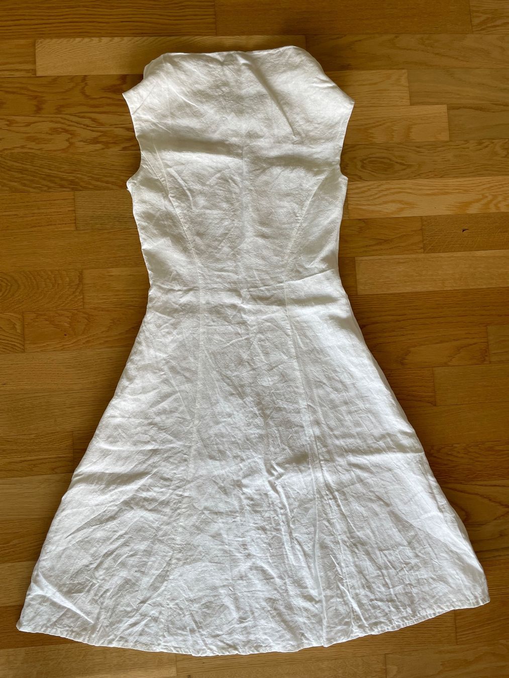 Robes: Leinenkleid einer Schweizer Designerin – D'occasion à Richterswil par IrynaL 1