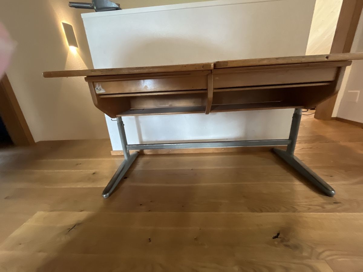 Schreibtische: Schultisch retro  Holz Metall  – Gebraucht aus Appenzell von coeri-b 4