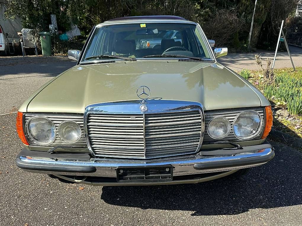 Autos: Mercedes-Benz W123 230 E – Gebraucht aus Langenthal von Goergens10
