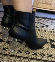 Stivaletti Bershka di pelle neri con tacco trasparente