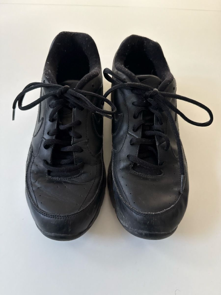 Nike Scarpe per ragazzi: Nike Air schwarz Grösse 42 - Sneaker – Usato da Stallikon venduto da Sunday6 3