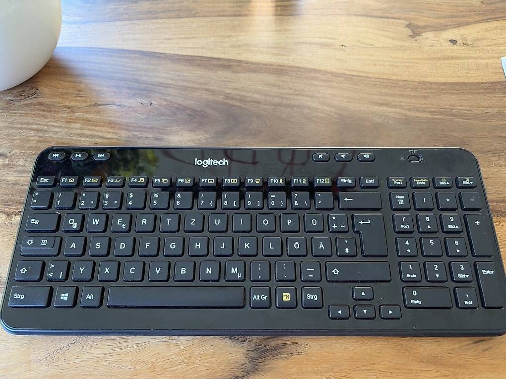 Claviers: Logitech K360 Tastatur Funk / Bluetooth  – D'occasion à Riehen par lis_rt9c