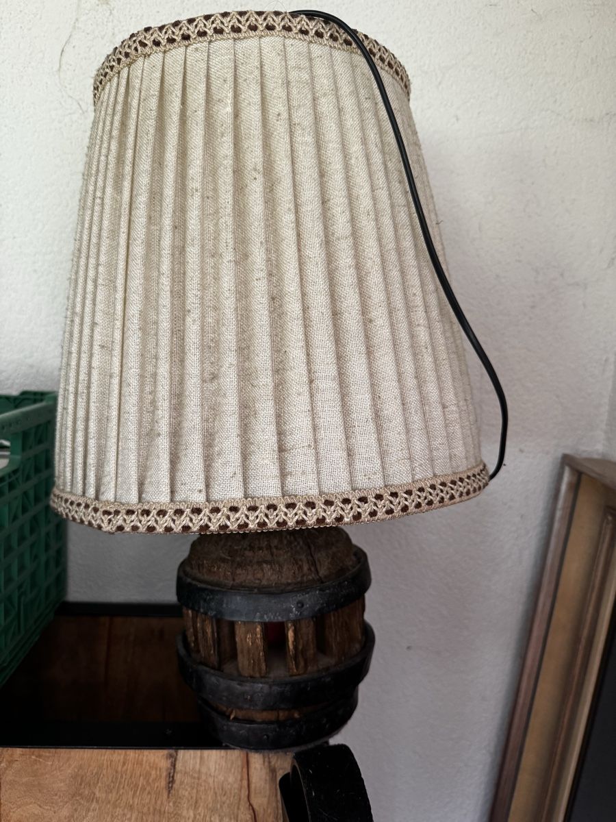 Lampes: Rustic Wooden Wagon Wheel Table Lamp with Shade! – D'occasion à Seuzach par Wolf936