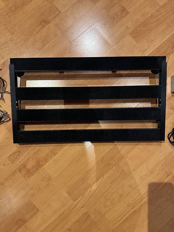 Musikinstrumente: Pedalboard avec accessoires  – Gebraucht aus Payerne von Eliona_11 1