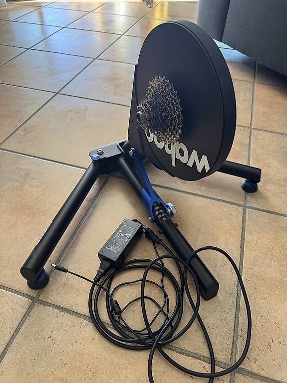 Hometrainer: Wahoo KICKR V4 Set + neuwertiger Headwind + Matte – Usato da Glattfelden venduto da C750 1
