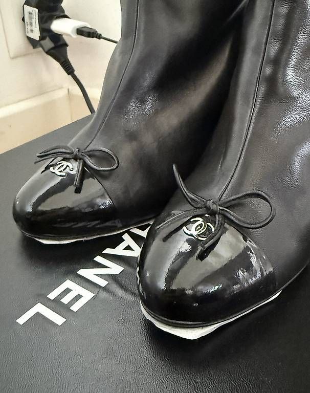 Chanel Scarpe da donna: Bottines Chanel en cuir noir – Nuovo e nell'imballaggio originale da Genève venduto da cm1234 3