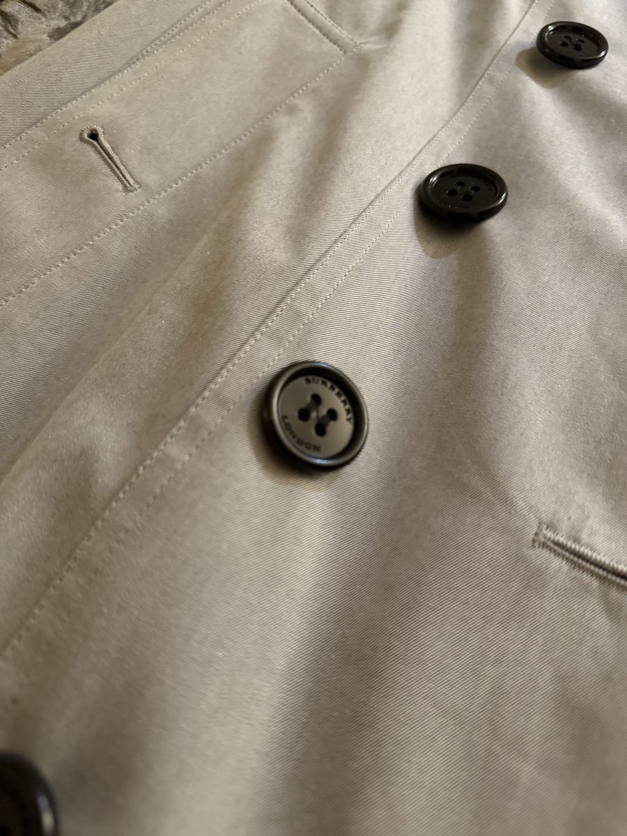 Burberry Mäntel: Burberry Trenchcoat in grau – Gebraucht aus Zürich von larrysells 2
