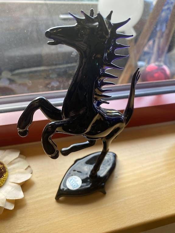 Statuette: Pferd aus Glas "Ferrari" -  rot oder schwarz – Usato da Kaisten venduto da AMSImara 1