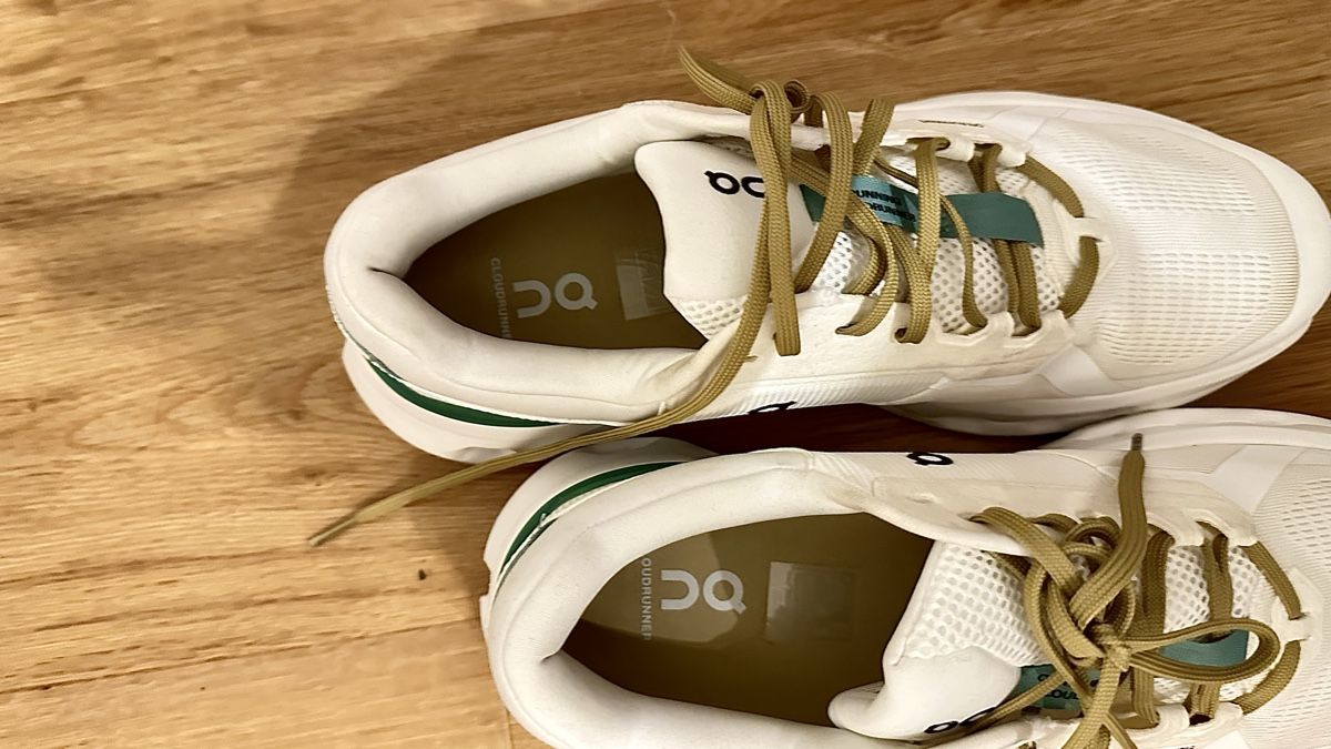 On Scarpe da uomo: On Running Cloudrunner 2 Laufschuhe  – Usato da Kriens venduto da Ileriadiamore 1