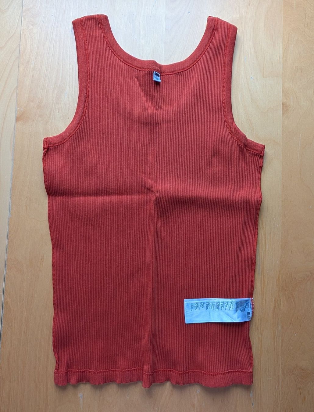 Top: UniQlo NEU TOP Gr. M – Nuovo e nell'imballaggio originale da Thalwil venduto da kat_d85f 1