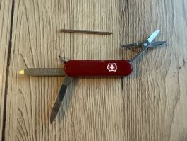 Kleines Victorinox Sackmesser mit Kugelschreiber & LED