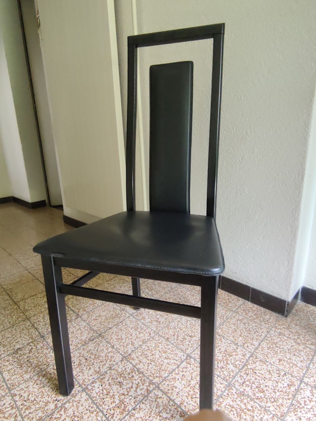 Stühle: Sedia in ecopelle nera, seduta comoda, 8 pezzi – Gebraucht aus Buchs AG von ben_t82v 1