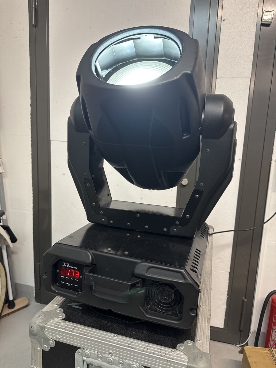Lampade: Robe Show Lighting Moving Head Wash 575XT – Usato da Ehrendingen venduto da Sansav