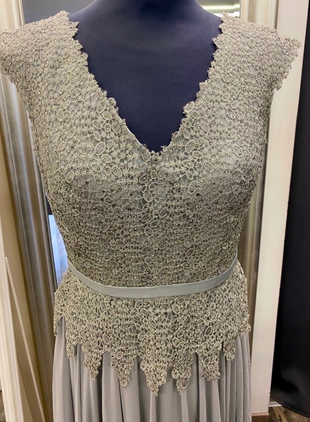 Vestiti: Abendkleid Festkleid Grau 38 – Nuovo (secondo la descrizione) da Schlatt ZH venduto da xhesiesi 1