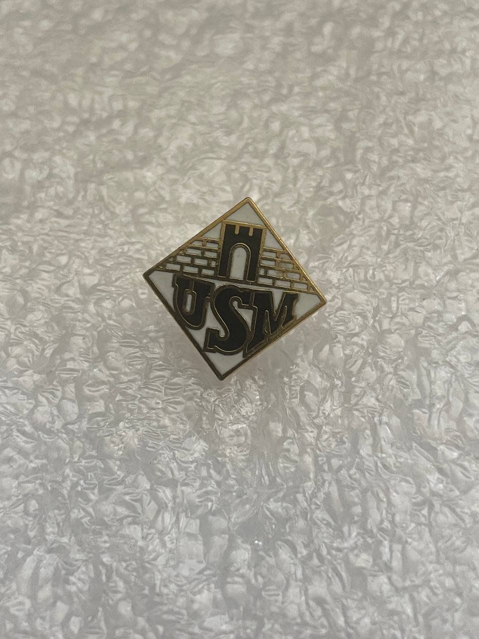 Placchette & Badge: 227. Pin - Monte Carasso – Usato da Luzern venduto da Irek 1