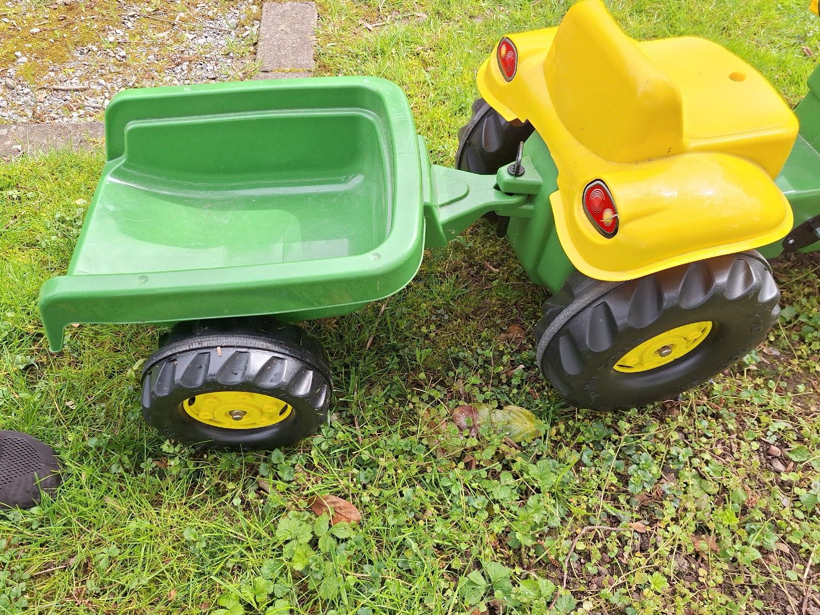 John Deere Fahrzeuge für Kinder: Trettraktor mit Anhänger – Gebraucht aus Dällikon von  4