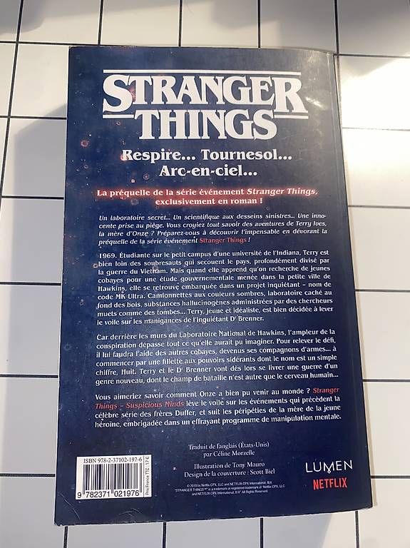 Libri: Livre Stranger Things  – Usato da Luc (Ayent) venduto da Caaam 1
