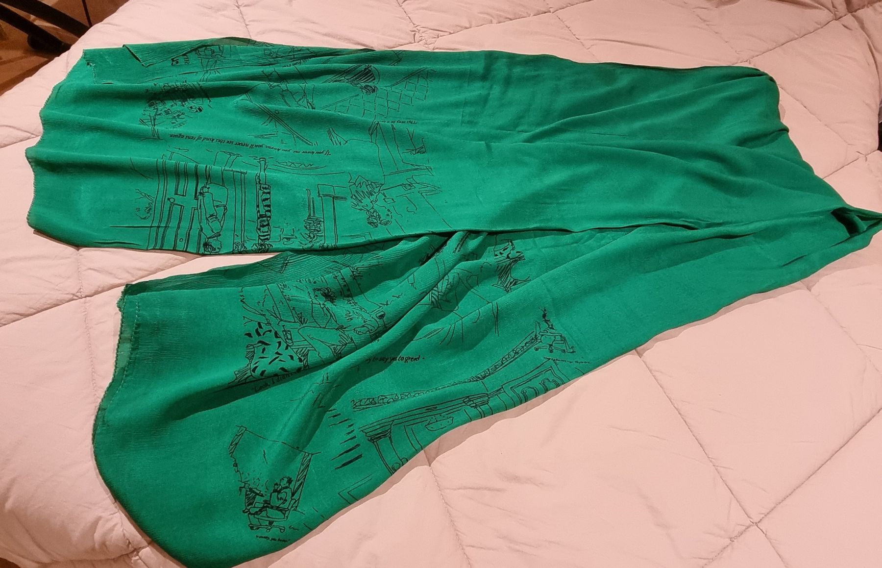 Foulards, Tücher & Schals: CHRISTINA Écharpe/ école femme – Gebraucht aus Borex von mab_28bf 2