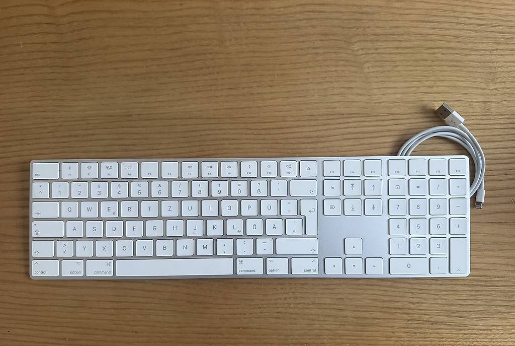 Apple Tastaturen: Apple Magic Keyboard mit Nummernblock CH-Layout – Neu (gemäss Beschreibung) aus Schaffhausen von seb_jhm6
