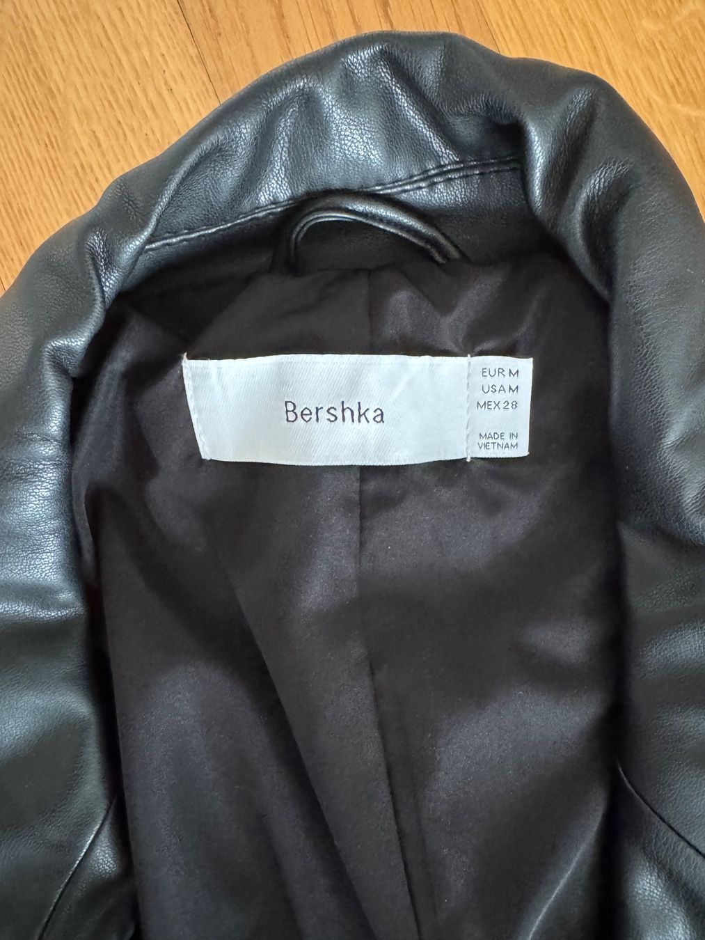 Bershka Giacche: Kunstleder Blazer von Bershka – Usato da Chur venduto da snow_white_blue 1