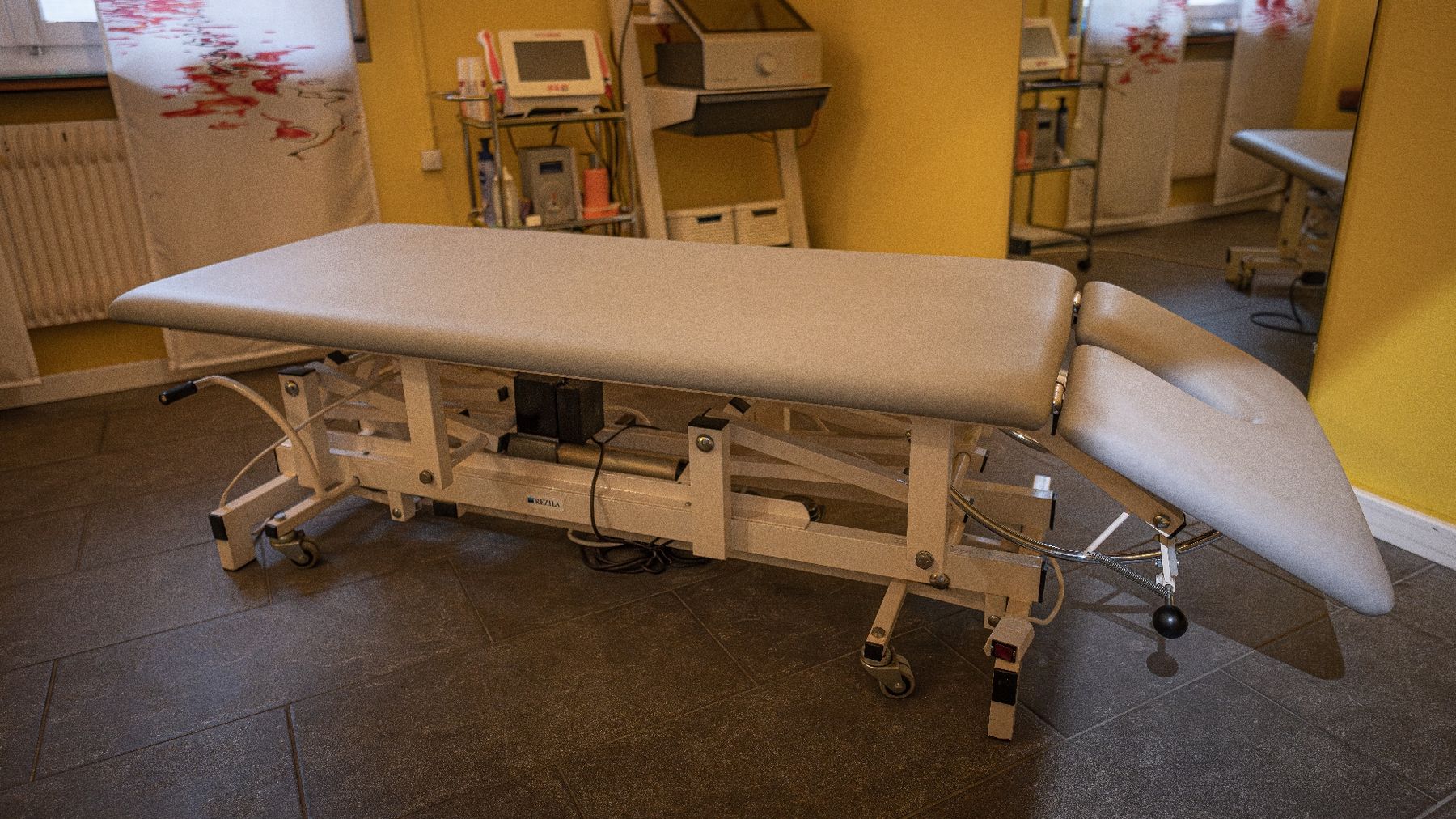 Chaises longues: Massagetisch elektrisch – D'occasion à Pieterlen par Tollot 2