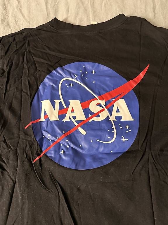 T-Shirts: NASA T-Shirt schwarz  – Gebraucht aus Wädenswil von dom_pz5d