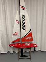 FOCUS 2,4GHz RTR Racing Yacht, 1-Meter-Klasse, neuwertig
