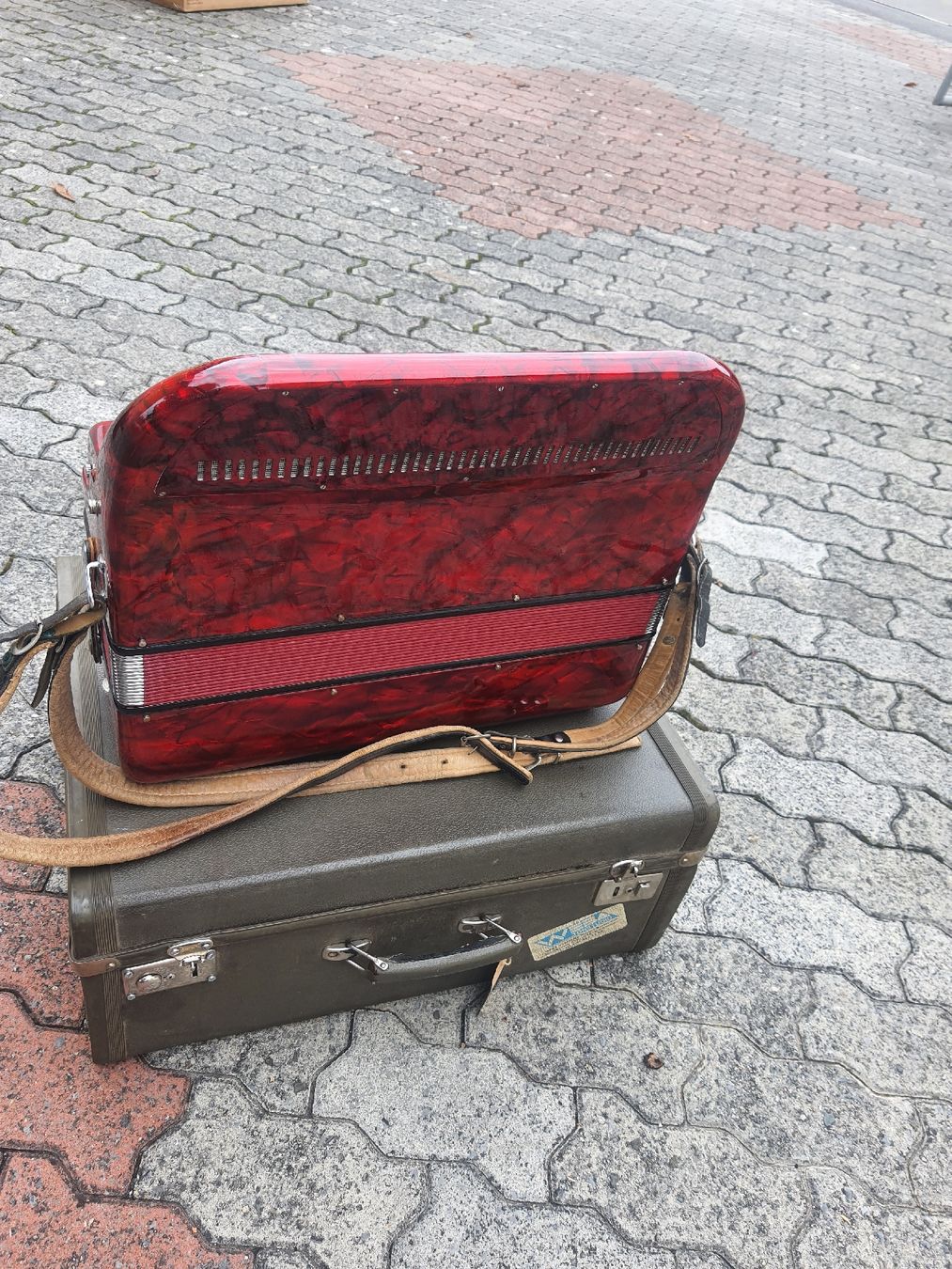 Strumenti musicali: accordéon chromatique 4 voix  – Usato da Pont-de-la-Morge venduto da Mirabelle0 3