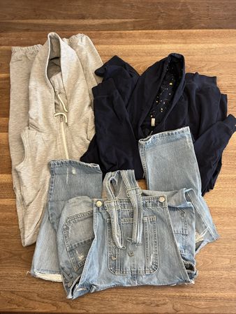 2  Jumpsuits und 1 Latzhose zu verkaufen
