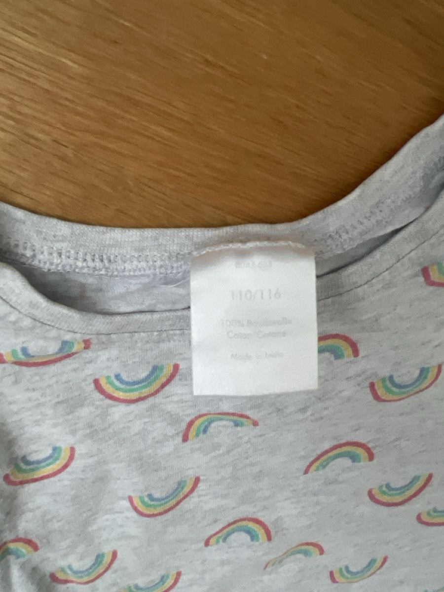 Pigiama & Simili: Kinder Pyjama 110/116 Regenbogen Druck Hellgrau – Usato da Recherswil venduto da ch0_y9gb 1