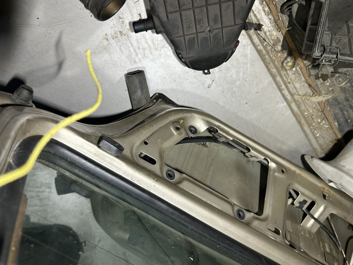 Volkswagen Tutti pezzi di ricambio auto: Golf2 Kofferraum  – Usato da Gampelen venduto da ste_r6hj 7