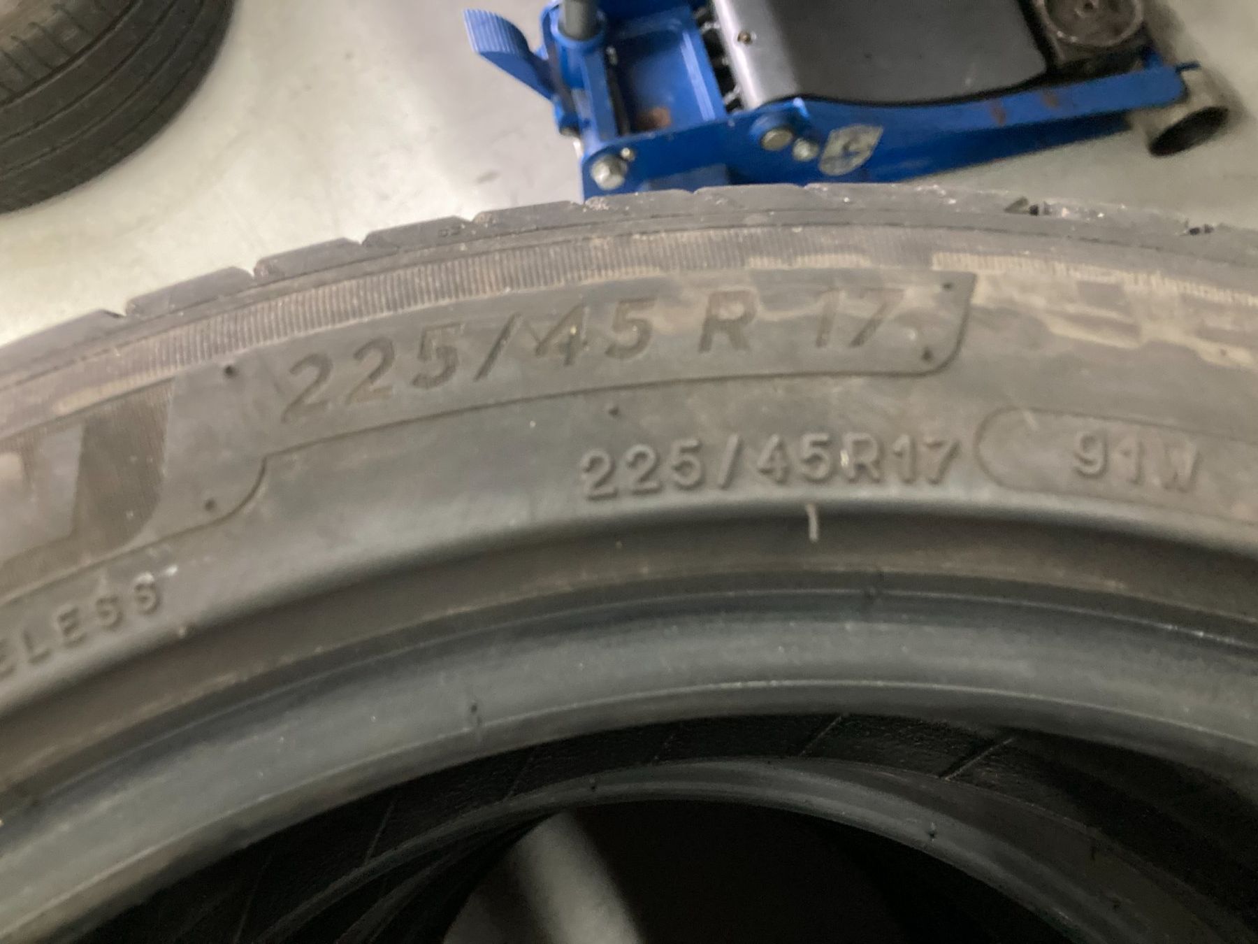 Michelin Pneus & Kompletträder: 225/45R17 Sommerpneu Michelin – Gebraucht aus Cham von WB2223 2
