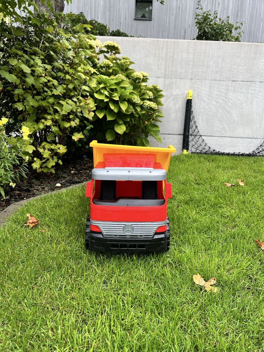 Giocattoli: Kipplastwagen gross 63 cm – Usato da Riehen venduto da YuriST 2
