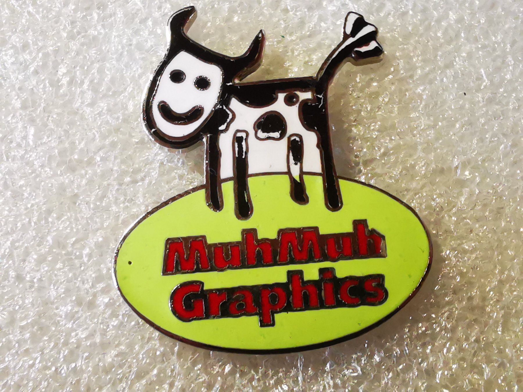 Placchette & Badge: Ansteckpin 147: MuhMuh Graphics – Usato da Oppligen venduto da Pin-Fall-Shop