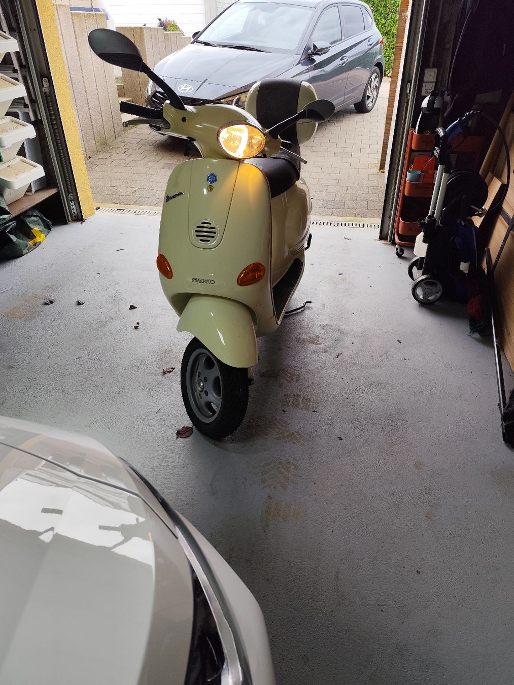 Piaggio Scooter: Top Piaggio Vespa Roller,beige,Topcase,6'550 – Usato da Metzerlen venduto da Susii80 4