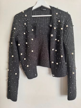 Damen Strickjacke grau mit Perlen und Knöpfen Grösse S