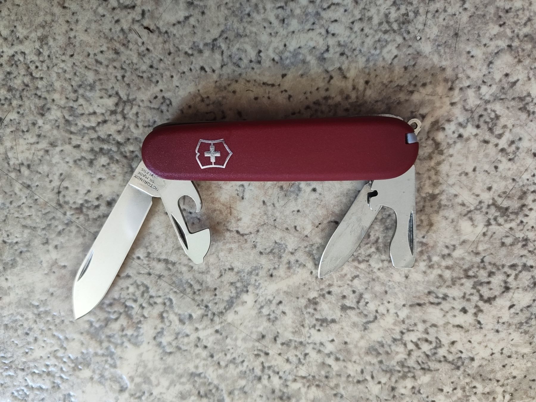 Victorinox Coltelli tascabile: Kleines Victorinox Sackmesser mit eingraviertem Flugzeug – Usato da Bäch SZ venduto da BirdyTheBird