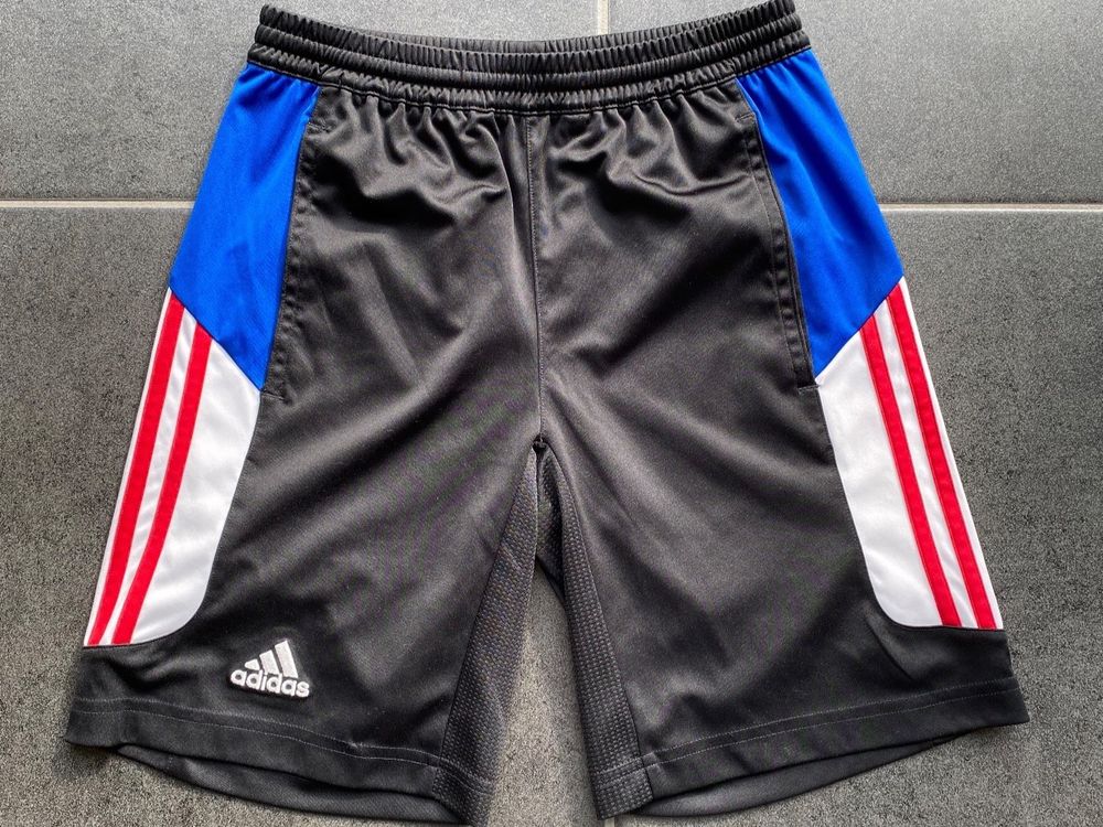 Adidas Hosen: Kurze Hose - Grösse 152 – Gebraucht aus Ettingen von kleeblatt27