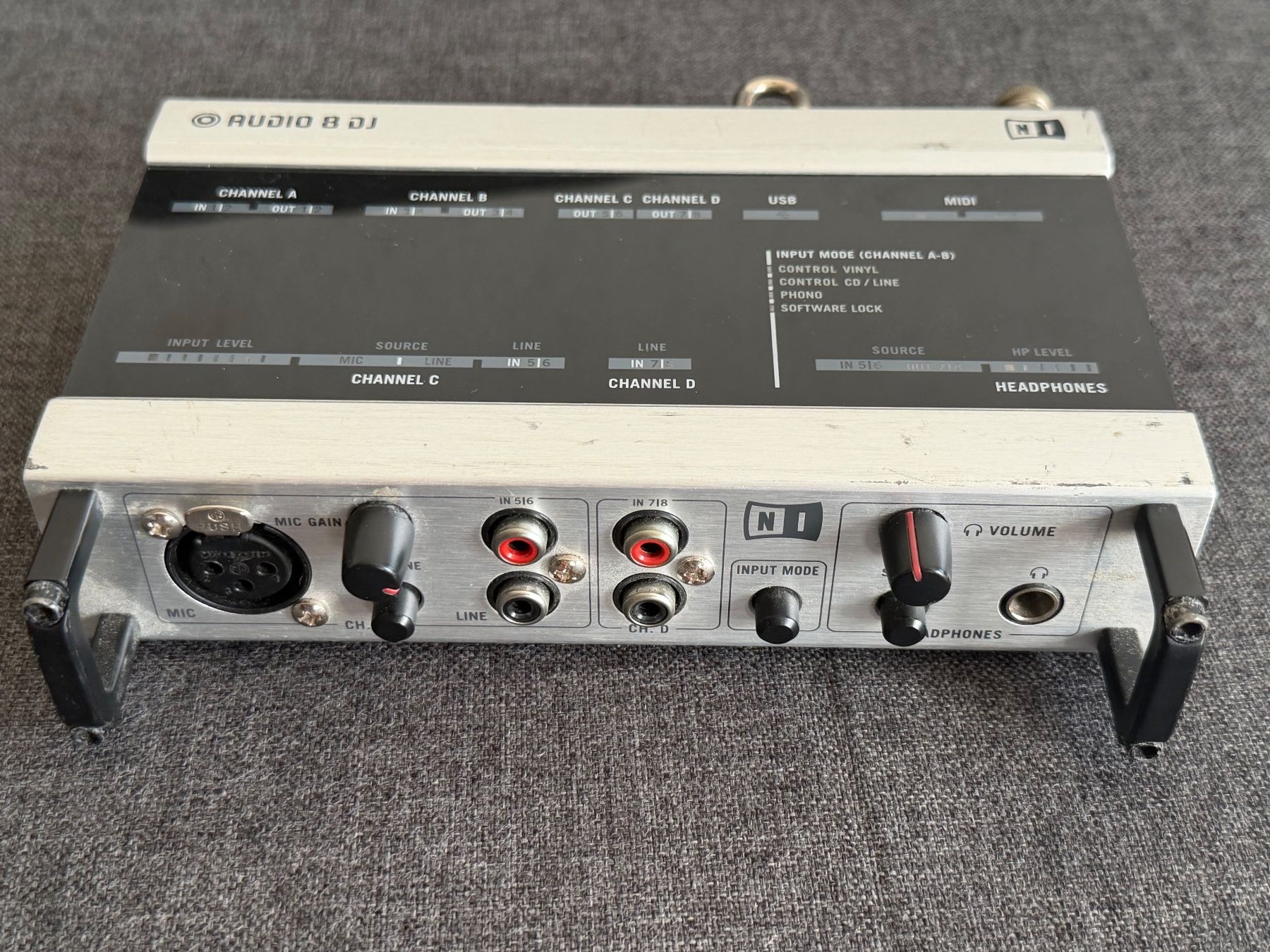 Traktor Studioequipment: Native Instruments Audio 8 DJ – Interface audio USB pour DJ – Gebraucht aus Carouge GE von Pierre_C 2