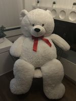 Weisser Teddybär mit roter Schleife 140cm gross
