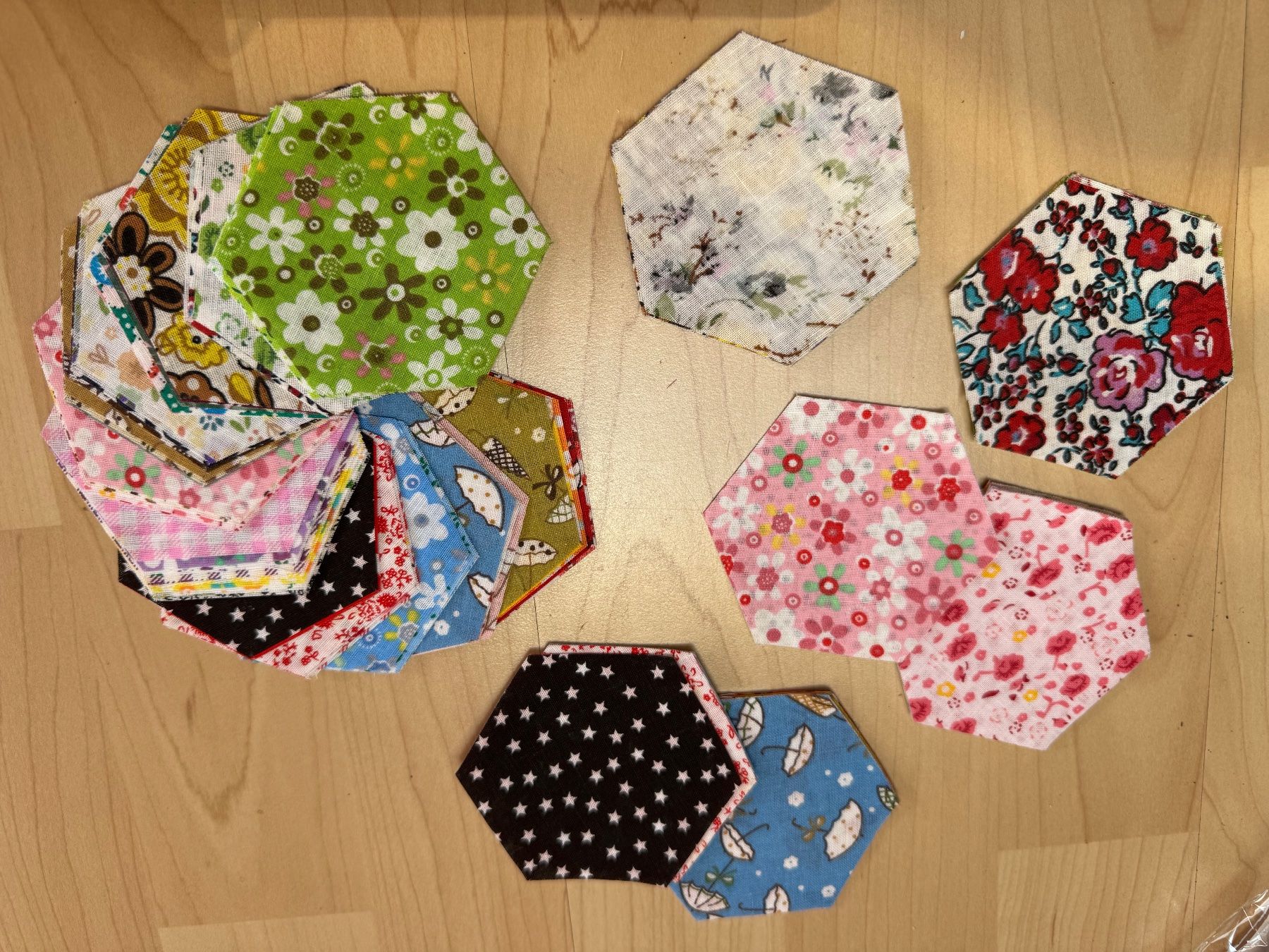 Tessuti: 100 x patches Patchwork Stoffe  Hexagon top Angebot    4/8cm – Nuovo e nell'imballaggio originale da Leuggern venduto da unico10 3