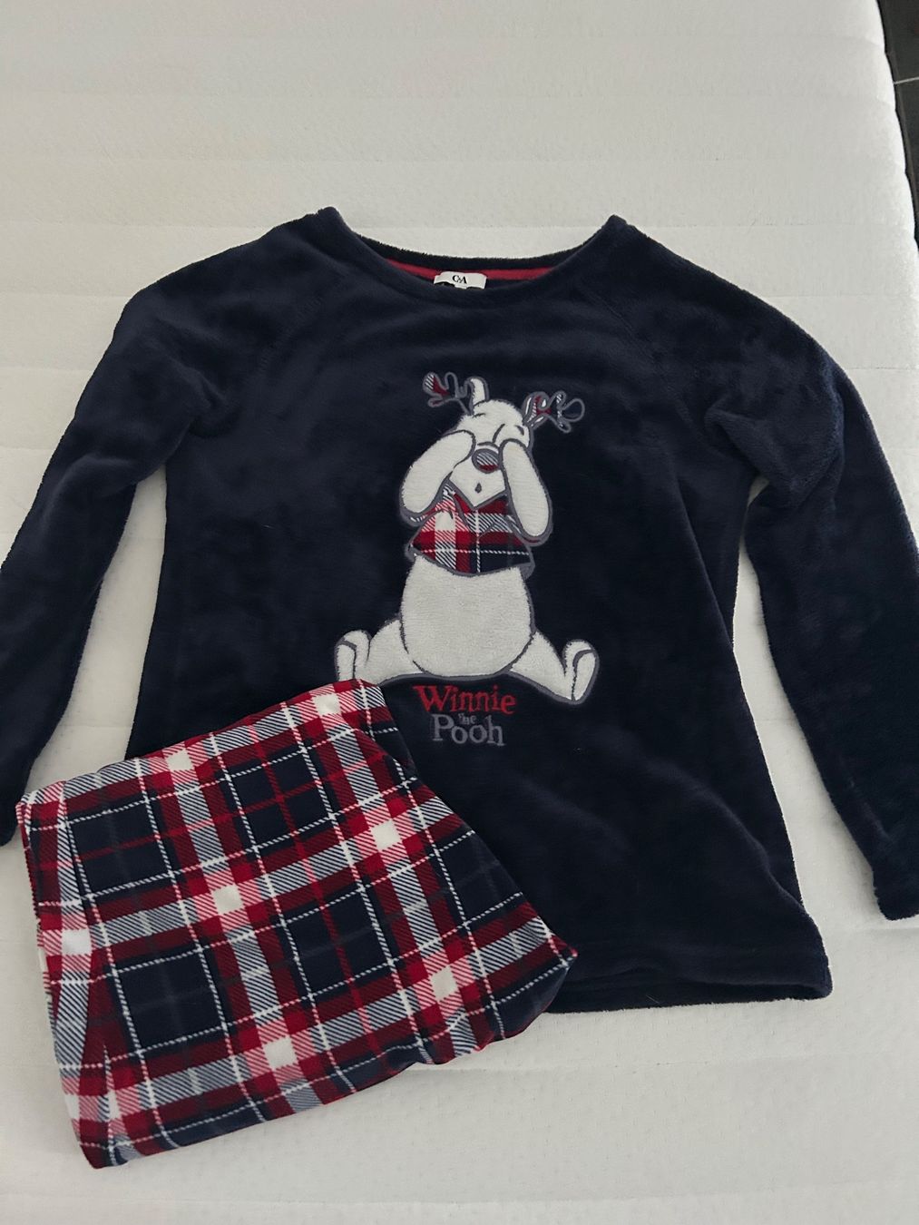 Disney Négligés & Pyjamas: Winterpyjama Disney, Grösse S – D'occasion à Zizers par Neka19